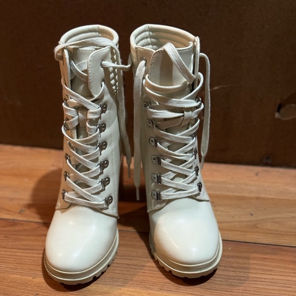 Brand new never worn heeled boots - Picture 2 of 5